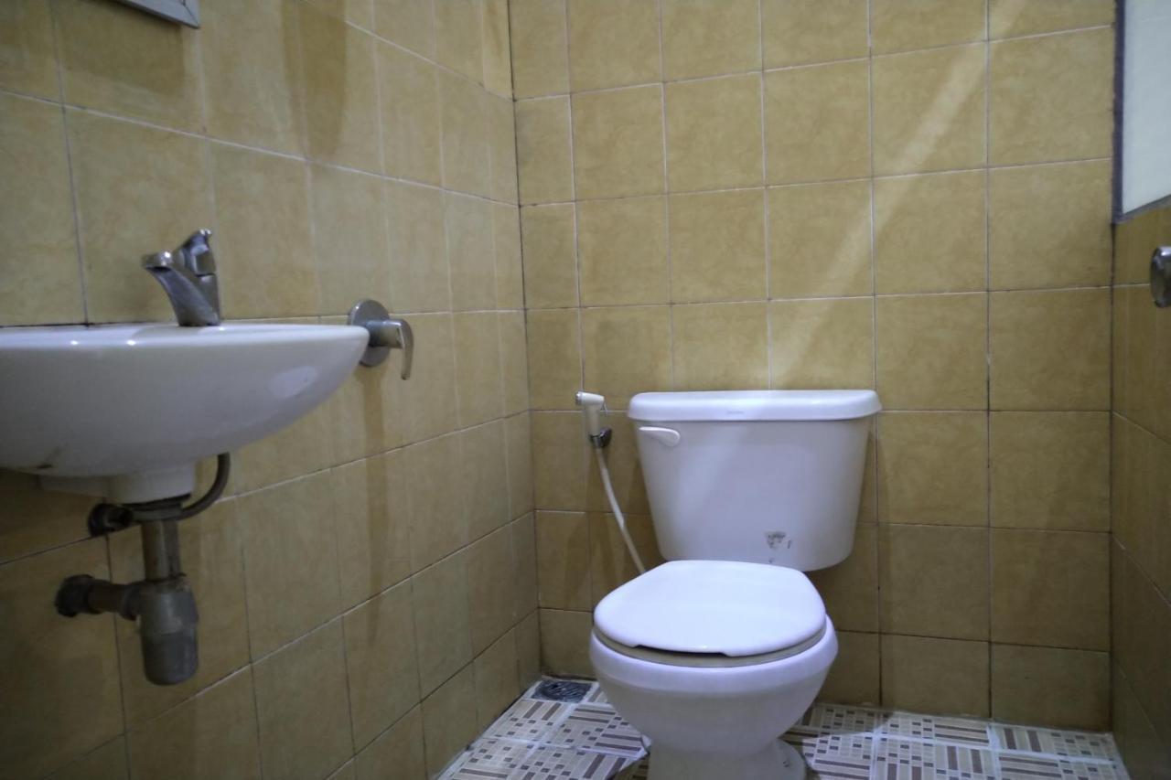 Oyo 3499 J8 Hotel Jambi Eksteriør billede