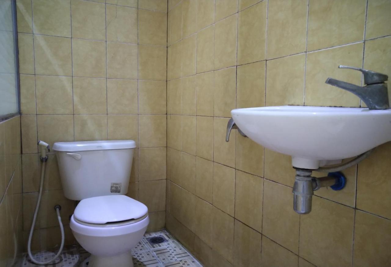 Oyo 3499 J8 Hotel Jambi Eksteriør billede