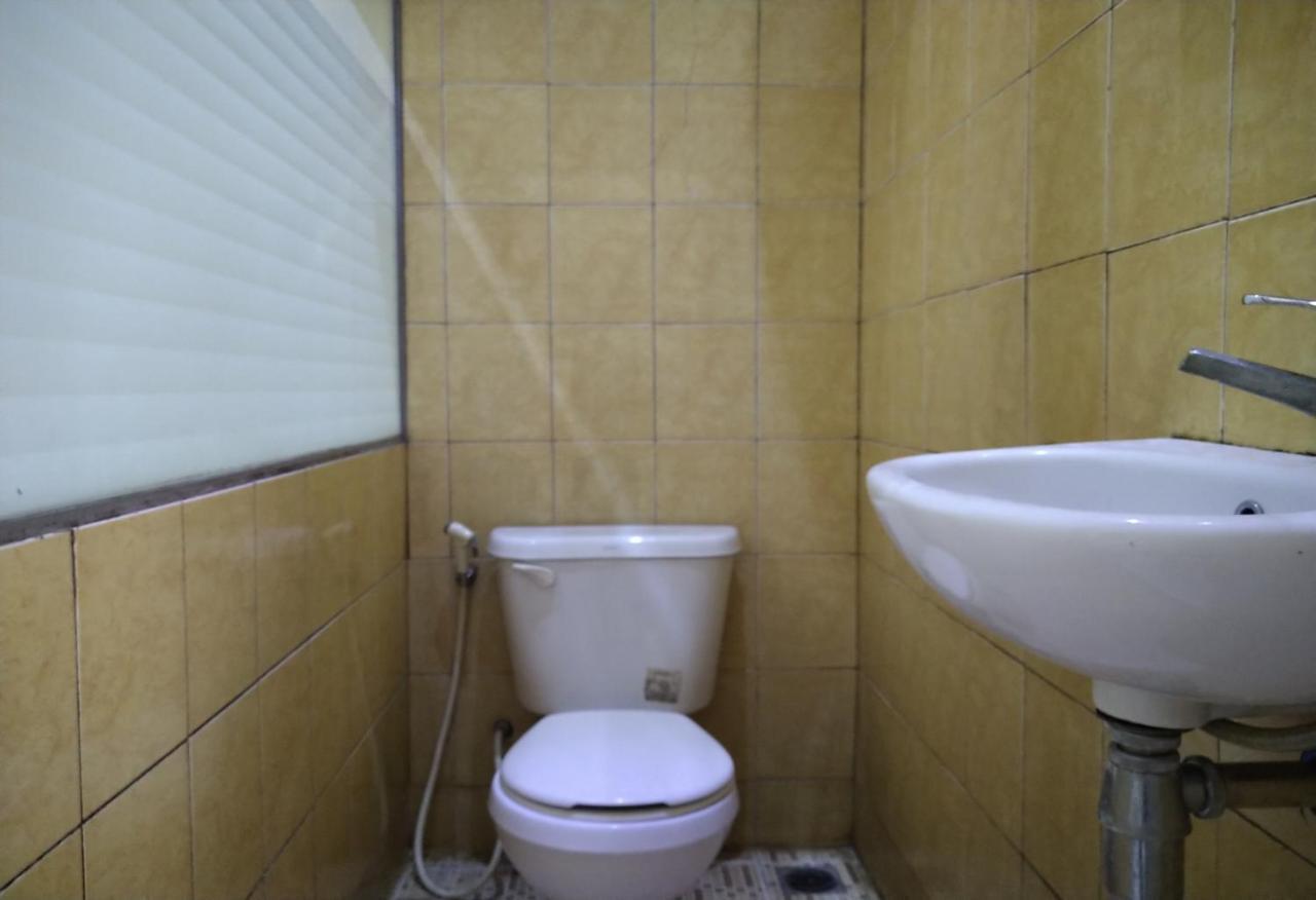 Oyo 3499 J8 Hotel Jambi Eksteriør billede